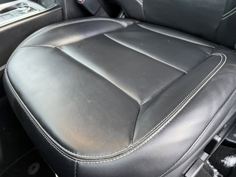 Certified 2022 Ford Explorer XLT w/ Equipment Group 202A image 12