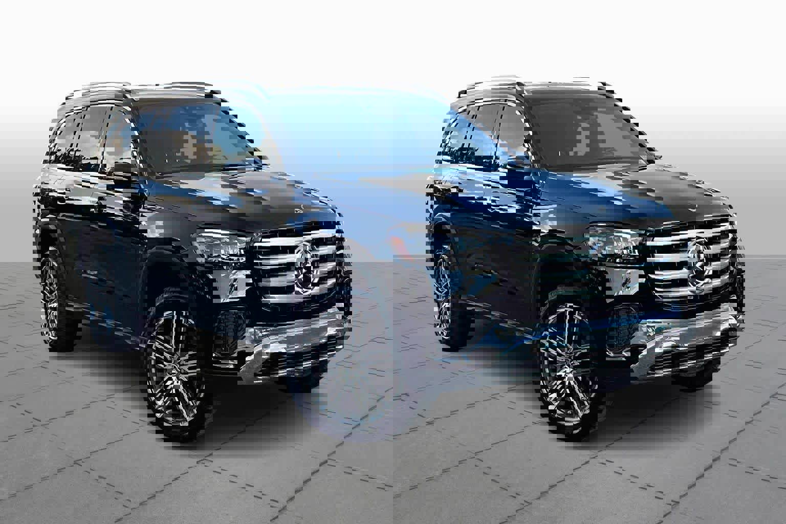 Used 2025 Mercedes-Benz GLS 450 4MATIC image 5