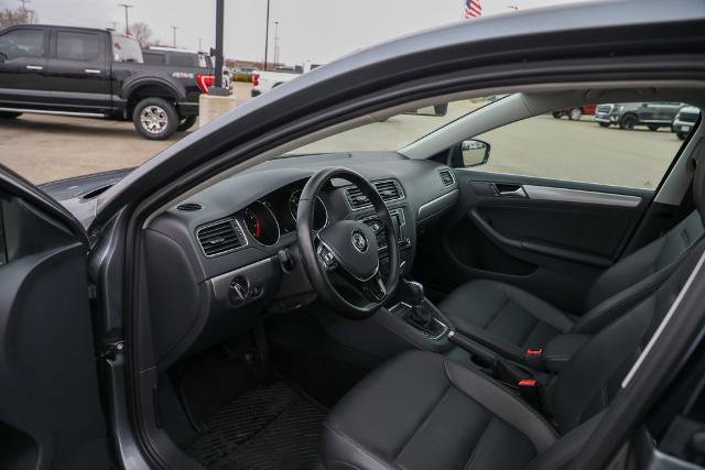 Used 2017 Volkswagen Jetta SE image 18