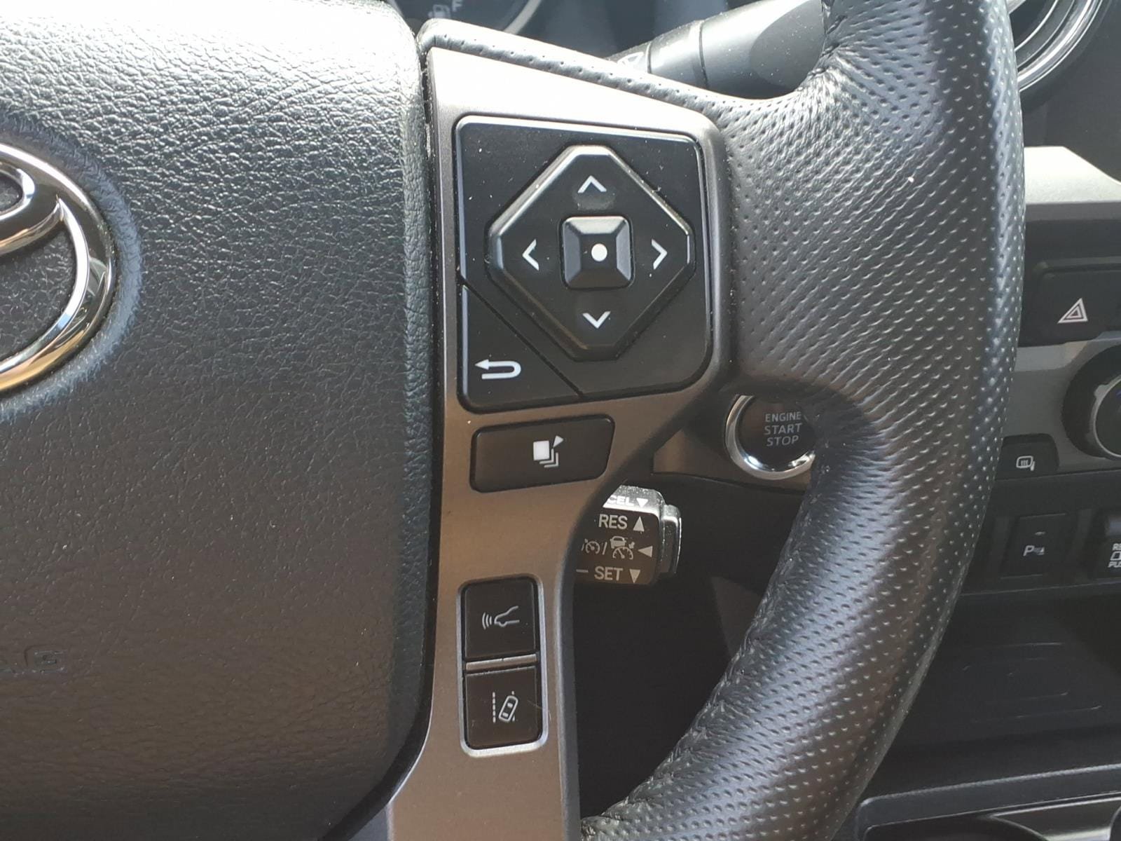 Used 2020 Toyota Tacoma TRD Sport w/ TRD Premium Sport Package AWD/4WD image 17