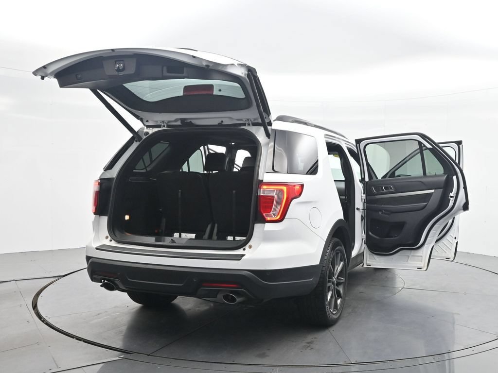 Certified 2018 Ford Explorer XLT w/ Equipment Group 202A FWD image 44