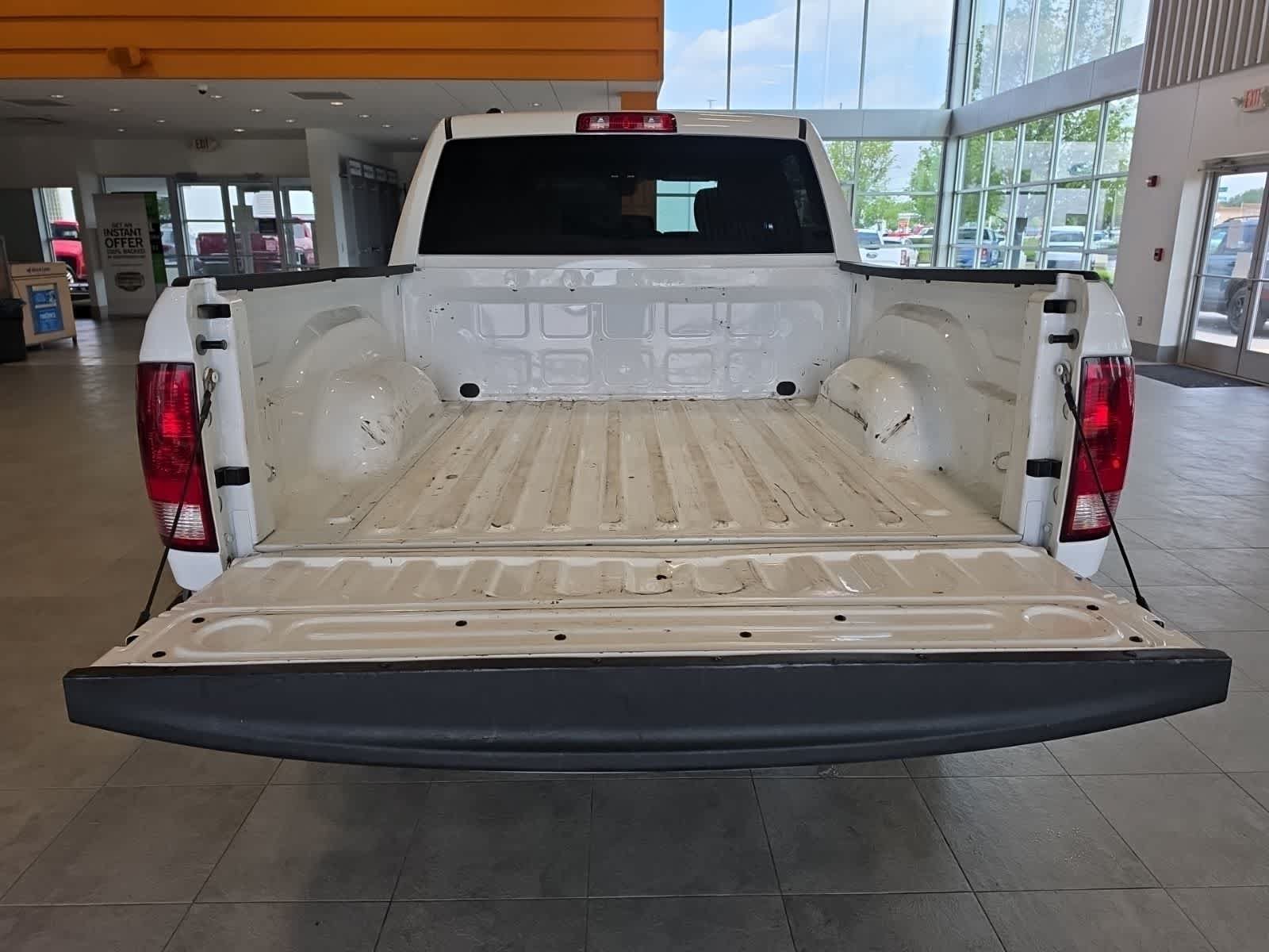 Used 2022 RAM 1500 Classic SLT AWD/4WD image 35