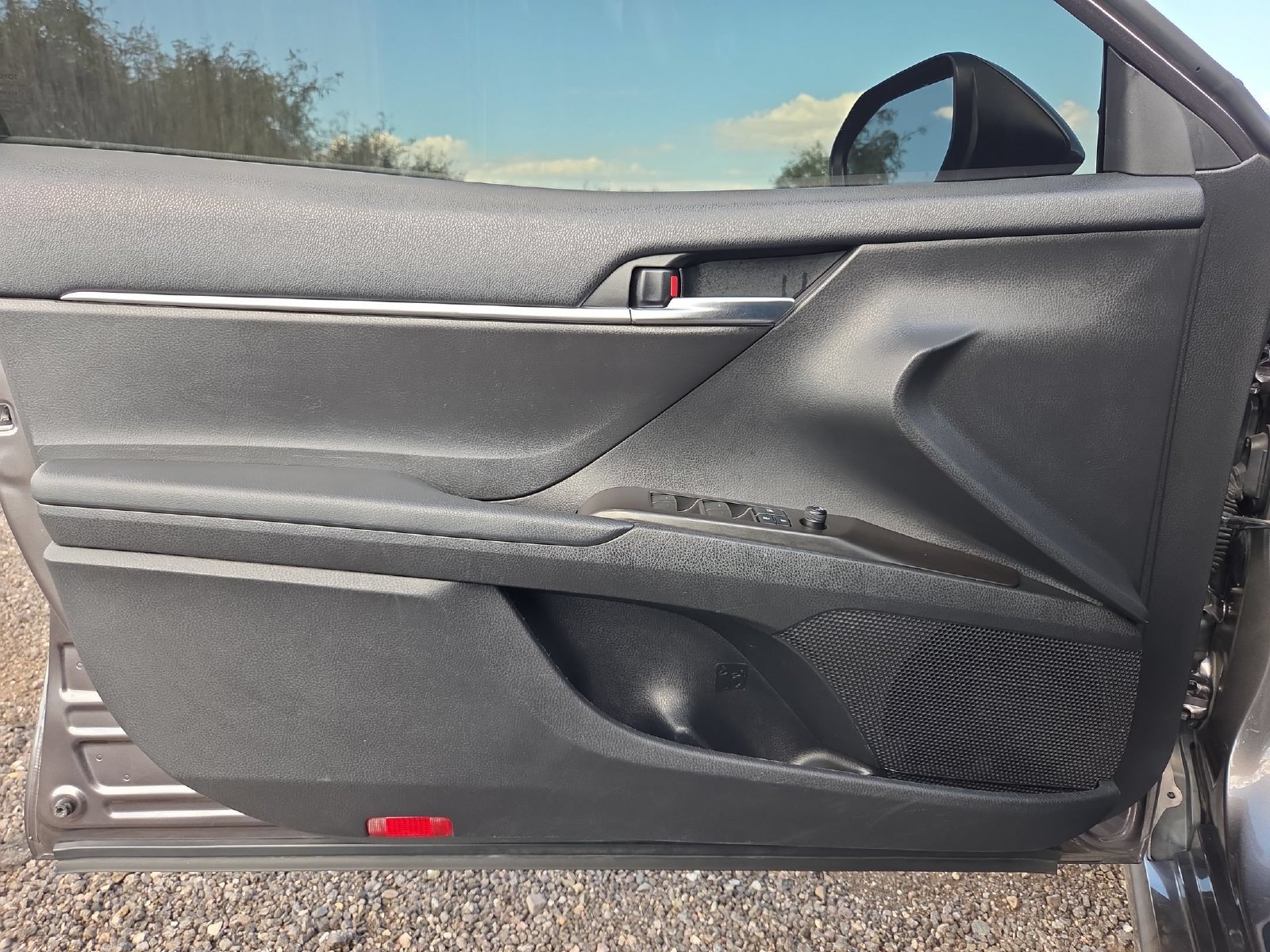 Used 2022 Toyota Camry SE FWD image 12