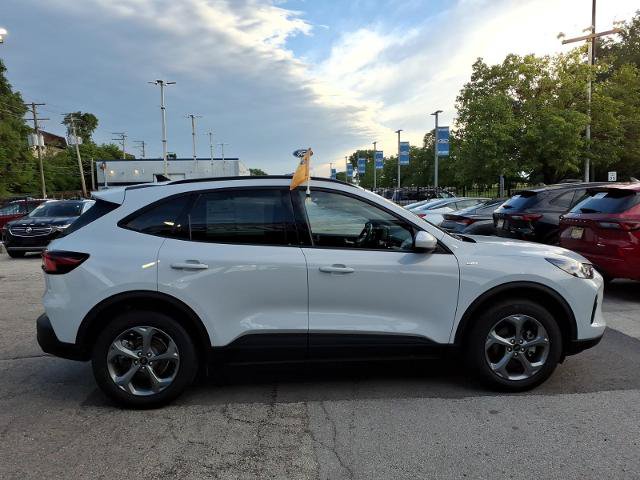 Certified 2025 Ford Escape ST-Line Select AWD/4WD image 2