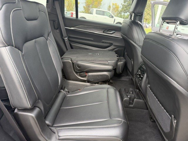 Used 2025 Jeep Grand Cherokee L Limited AWD/4WD image 36