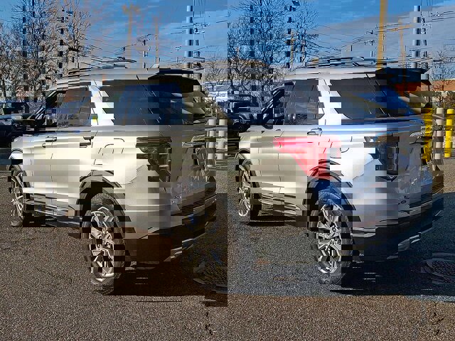 Certified 2024 Ford Explorer XLT w/ Equipment Group 202A image 4