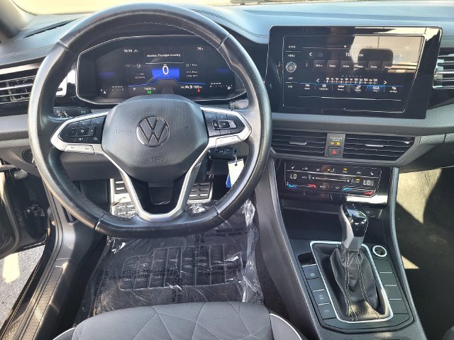 Used 2025 Volkswagen Jetta Sport FWD image 9