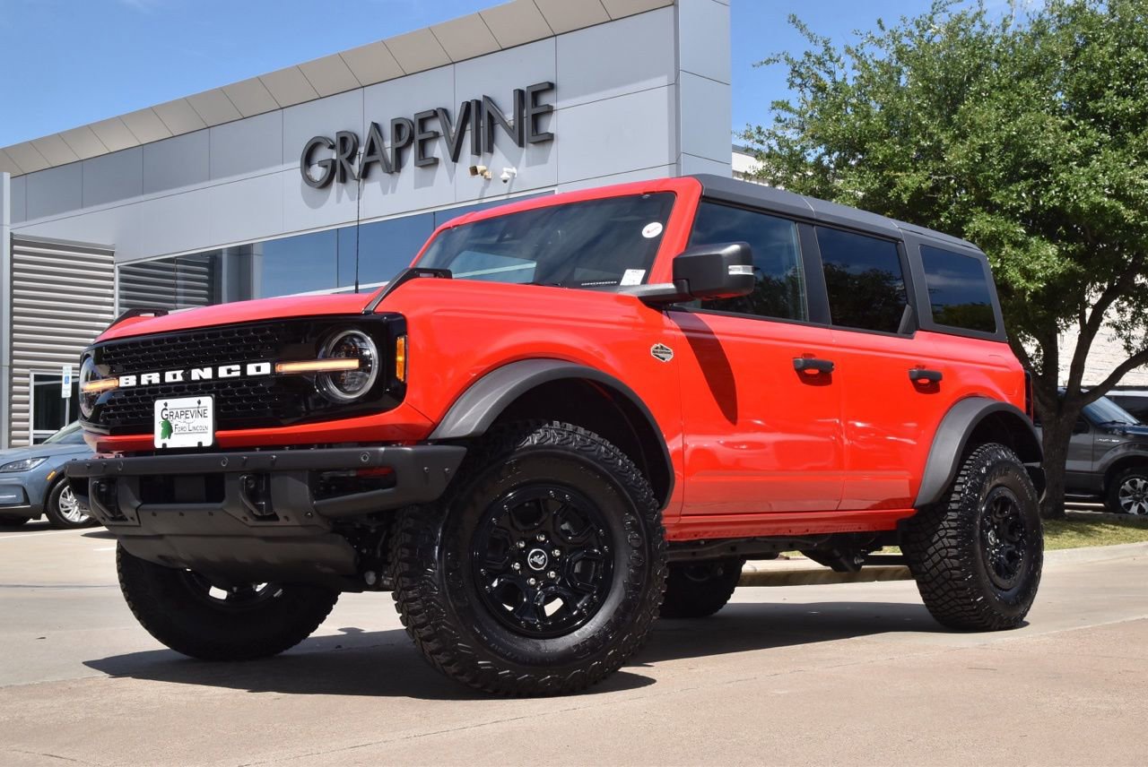 Certified 2024 Ford Bronco Wildtrak AWD/4WD image 2