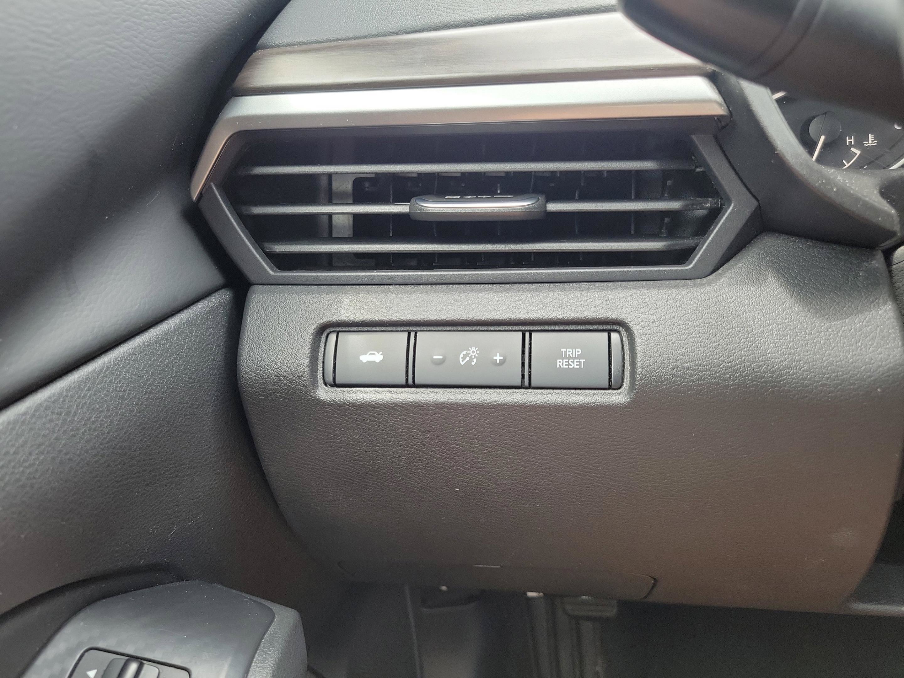 Used 2024 Nissan Altima 2.5 SV FWD image 19