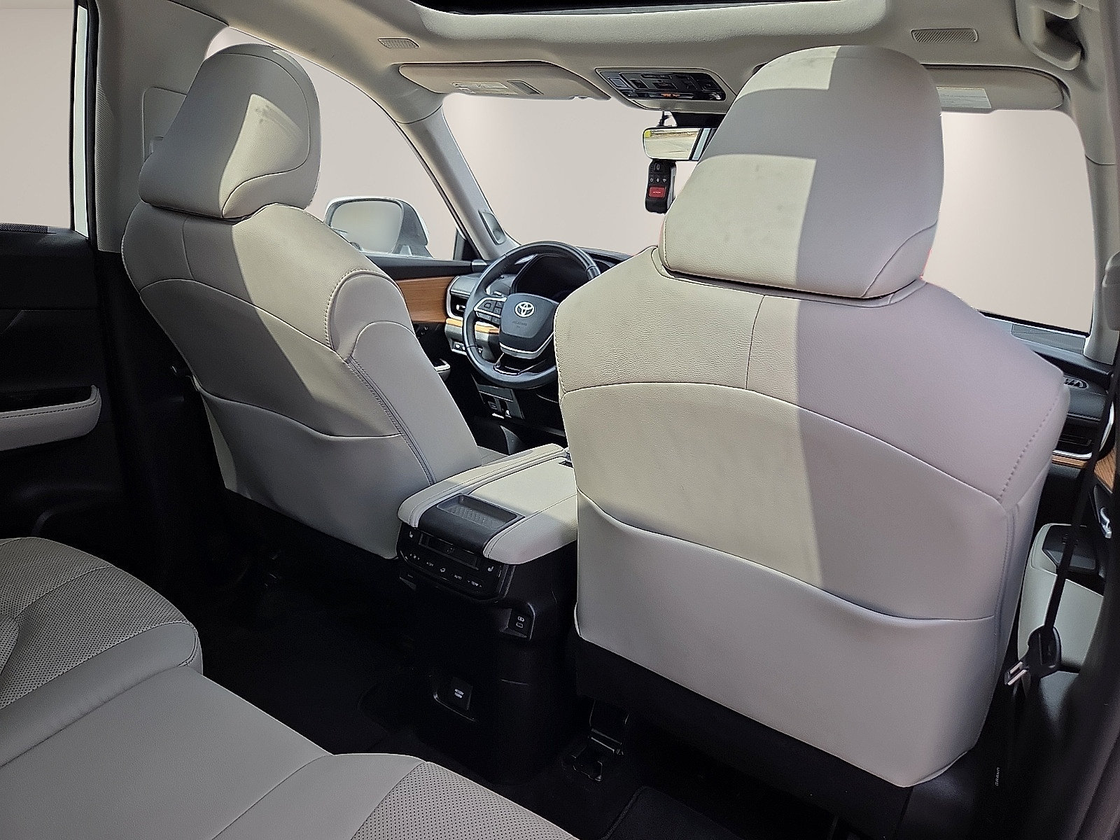 Used 2024 Toyota Grand Highlander AWD Hybrid image 10