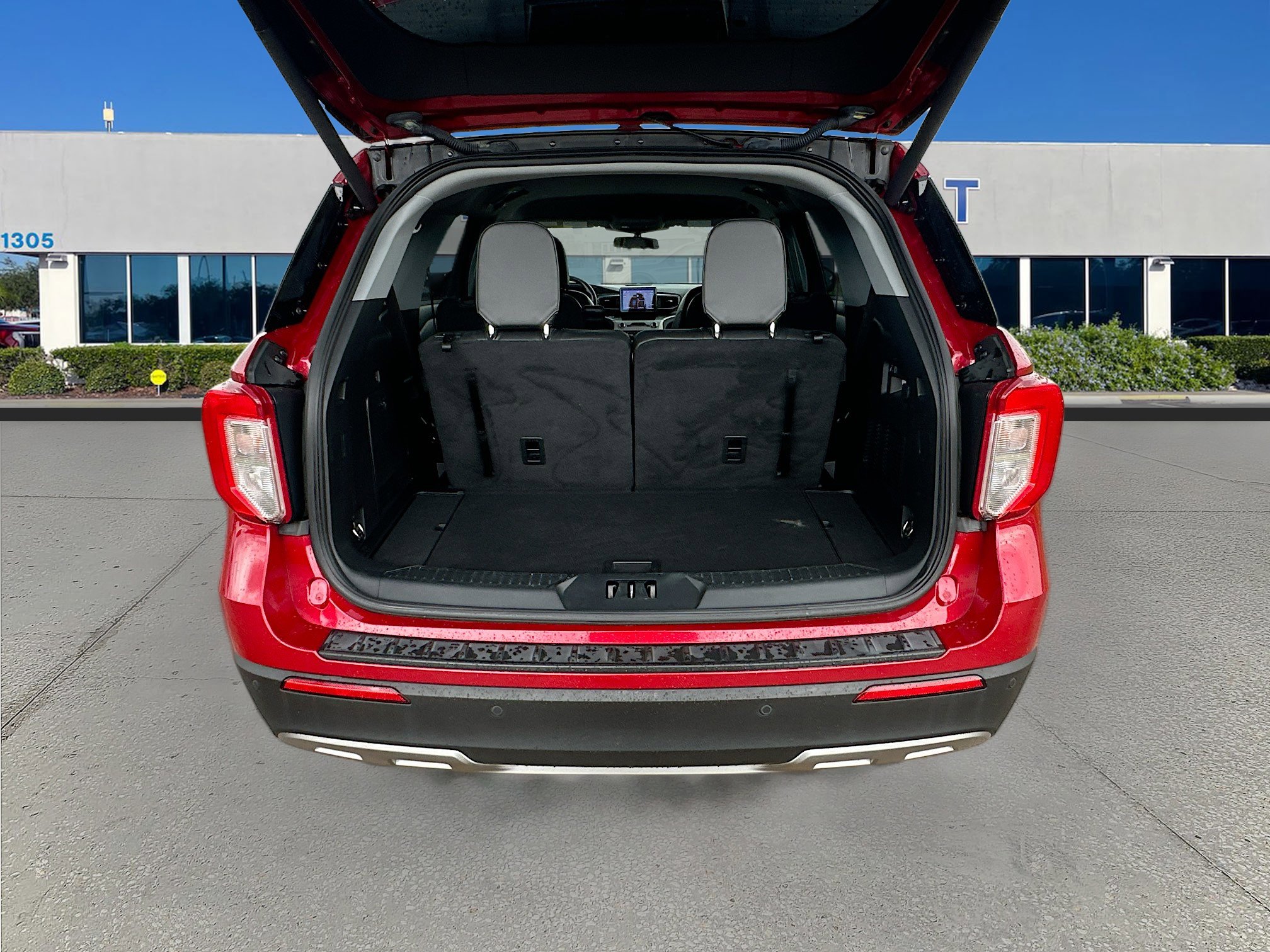 Certified 2022 Ford Explorer XLT w/ Equipment Group 202A RWD image 25