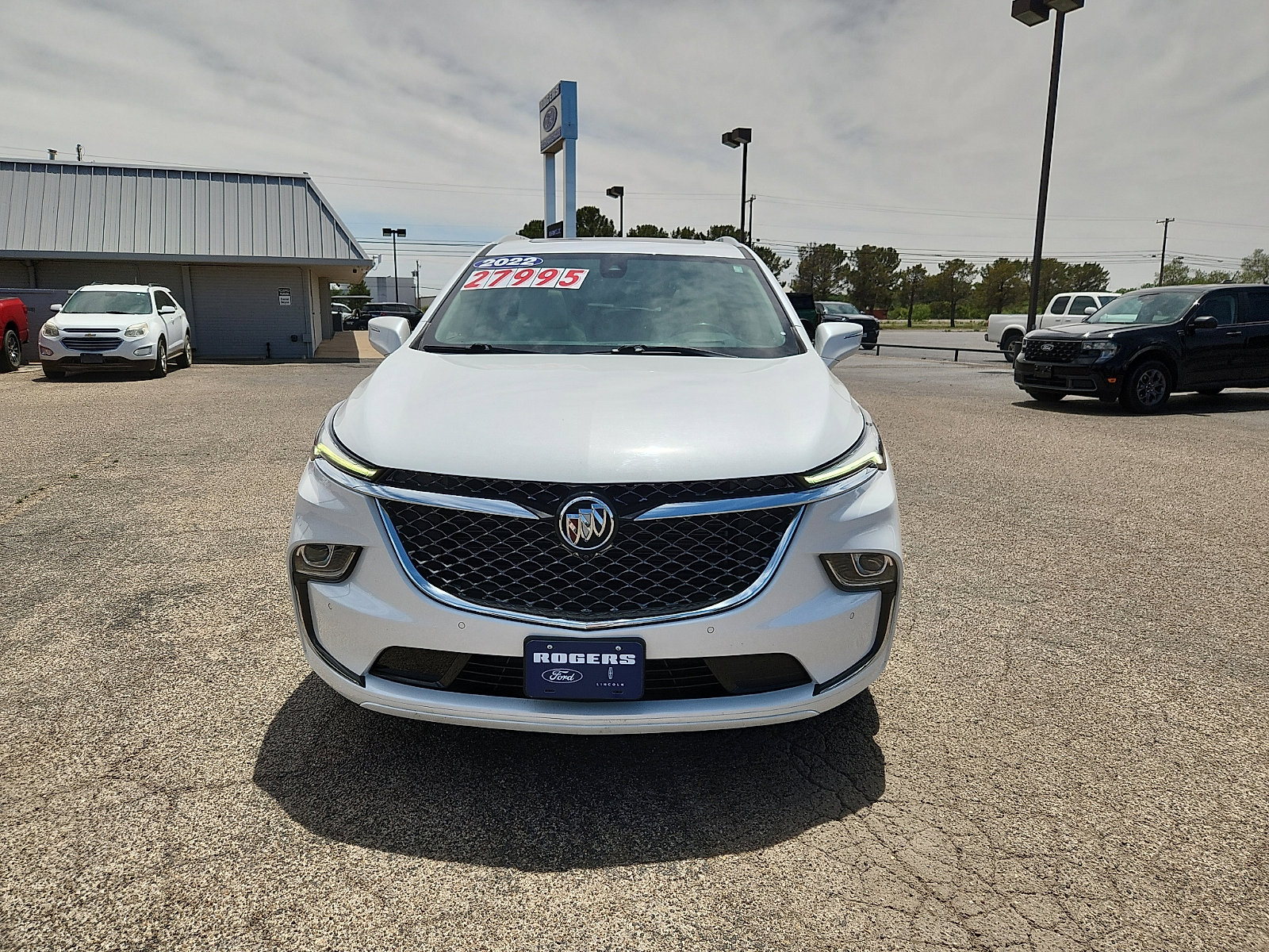 Used 2022 Buick Enclave Avenir FWD image 2