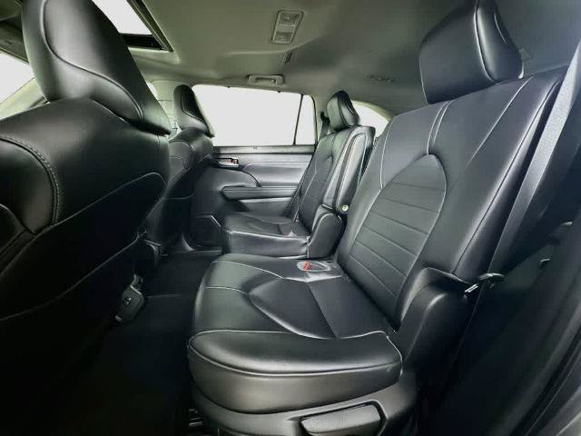 Used 2023 Toyota Highlander XLE FWD image 14
