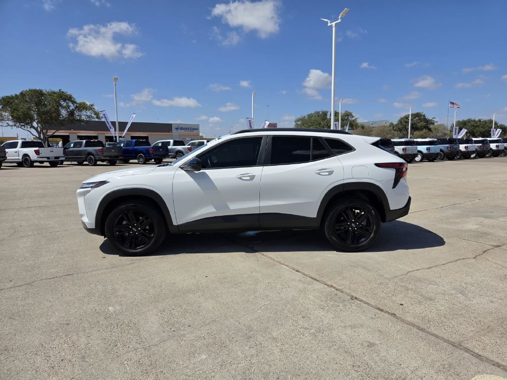 Used 2024 Chevrolet Trax ACTIV FWD image 2