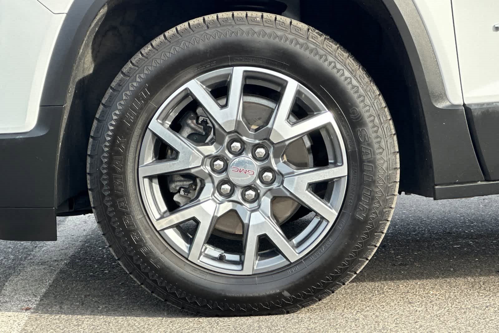 Used 2023 GMC Acadia SLT image 29