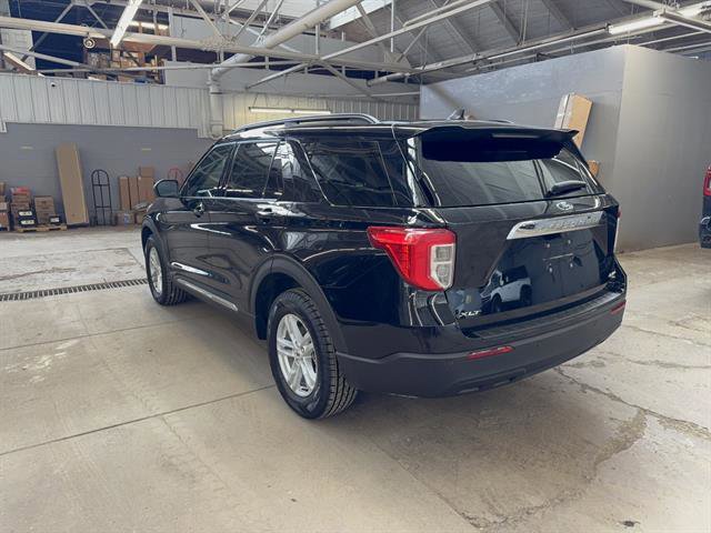 Certified 2024 Ford Explorer XLT image 3