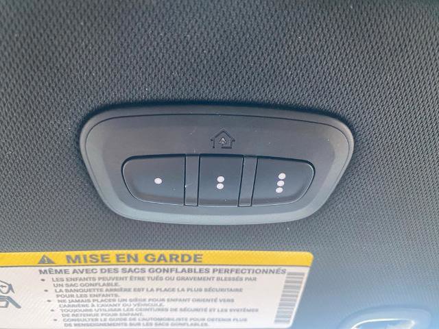 Used 2025 Chrysler Pacifica Limited image 25