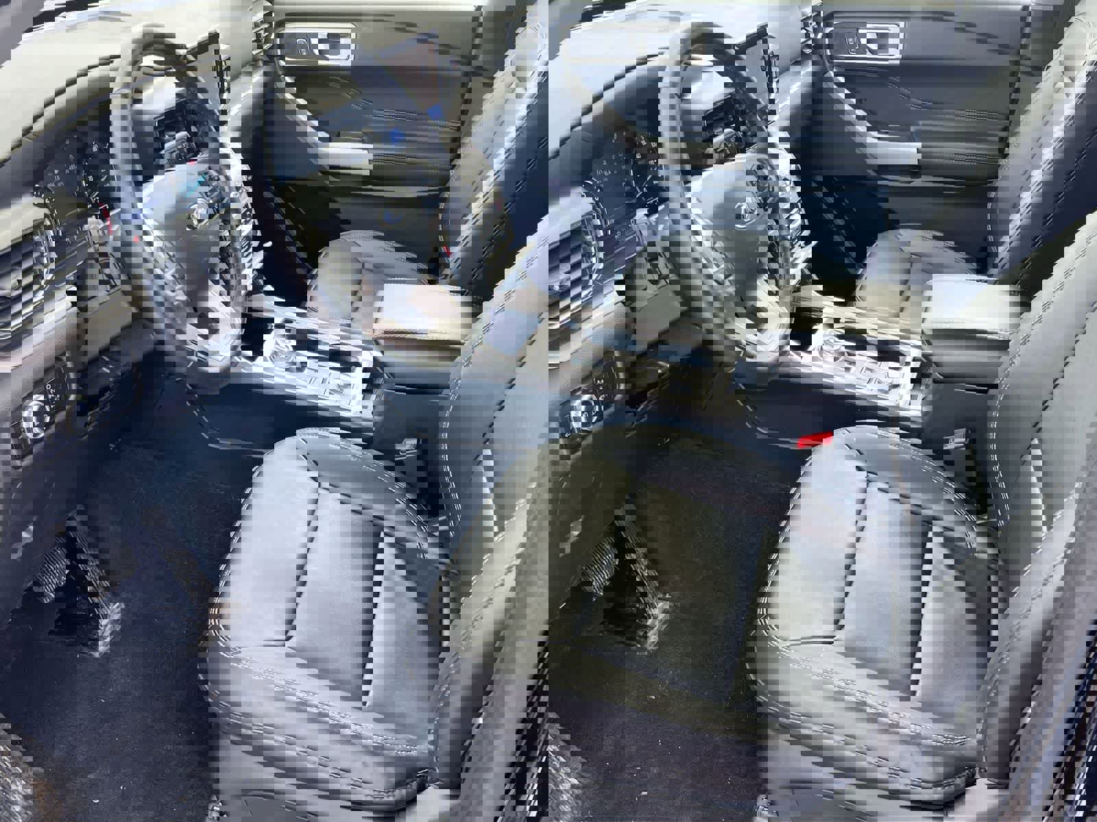 Certified 2023 Ford Explorer XLT w/ Equipment Group 202A image 10