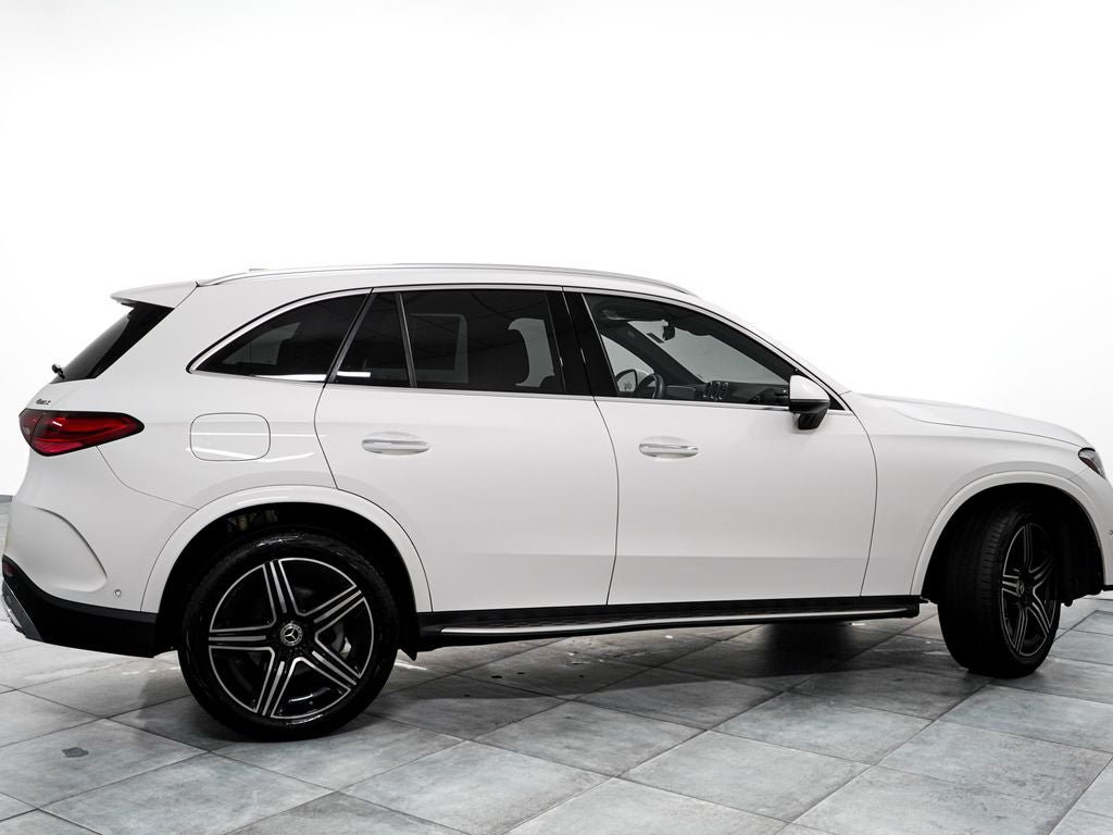 Used 2024 Mercedes-Benz GLC 300 4MATIC w/ AMG Line image 7