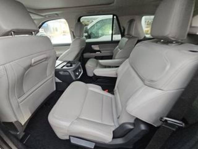 Certified 2025 Ford Expedition Active AWD/4WD image 10