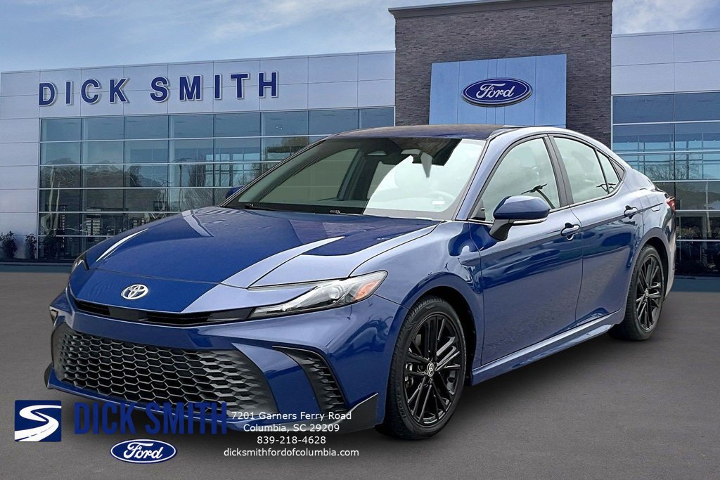 Used 2025 Toyota Camry SE FWD image 1