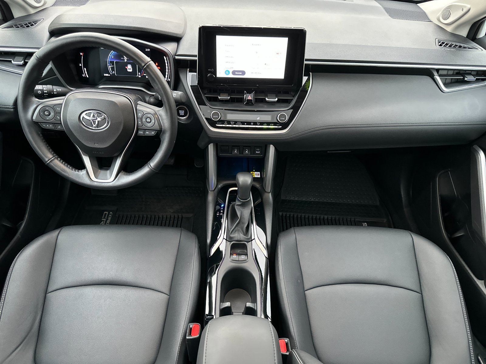 Used 2023 Toyota Corolla Cross XLE image 13