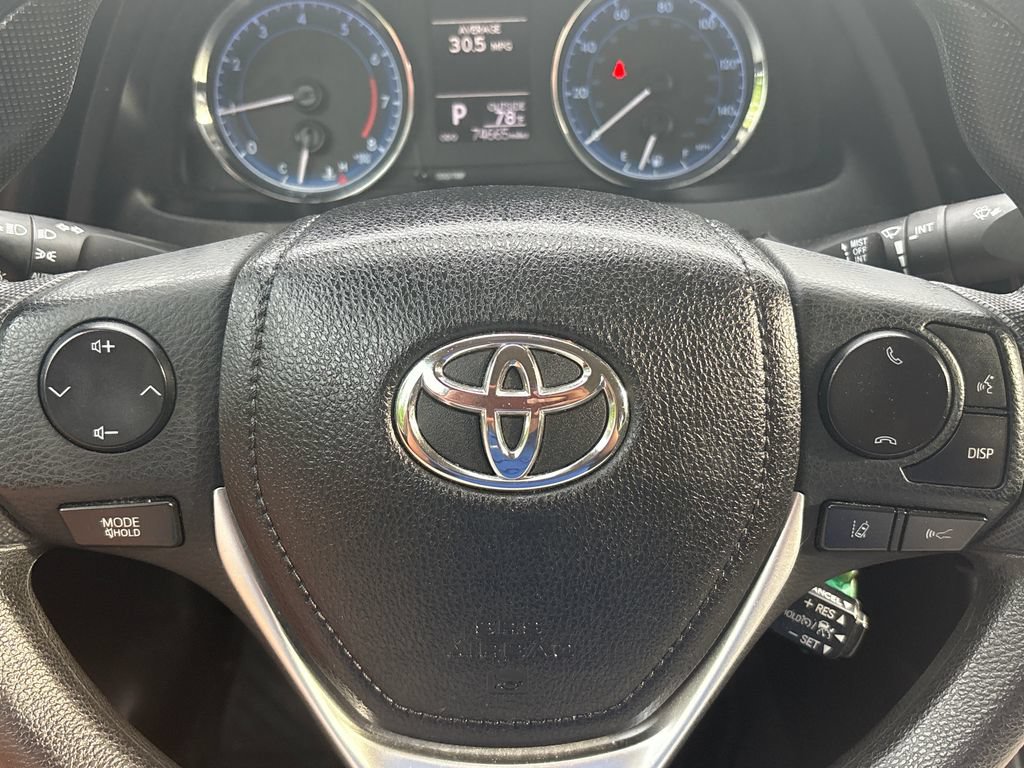 Used 2018 Toyota Corolla LE w/ Carpet Mat Package (TMS) FWD image 5