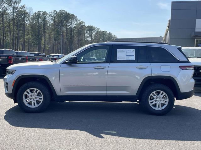 Used 2024 Jeep Grand Cherokee Laredo image 2