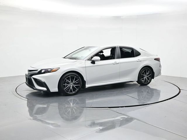 Used 2024 Toyota Camry SE w/ Convenience Package FWD image 5