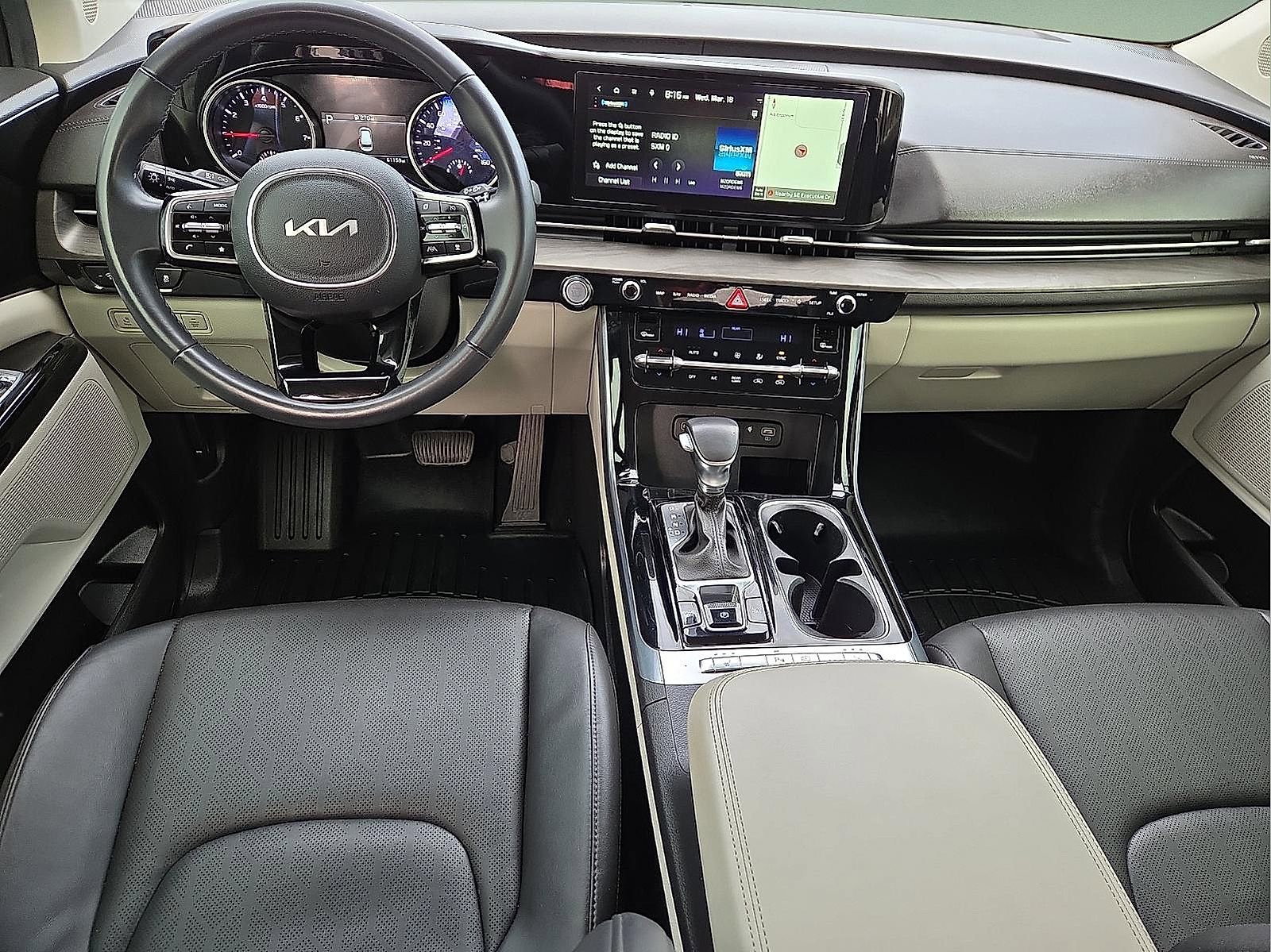 Used 2023 Kia Carnival EX image 12