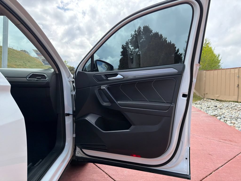 Used 2022 Volkswagen Tiguan SE AWD/4WD image 31