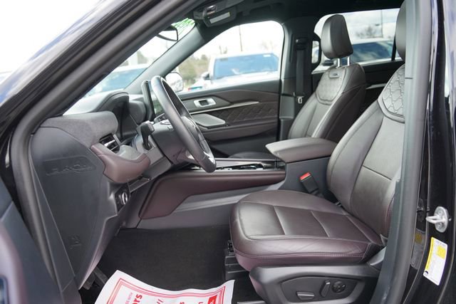 Certified 2025 Ford Explorer Platinum w/ LUX Leather Package AWD/4WD image 12