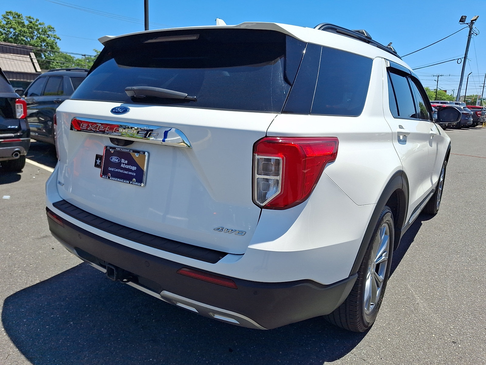 Certified 2022 Ford Explorer XLT w/ Equipment Group 202A AWD/4WD image 10