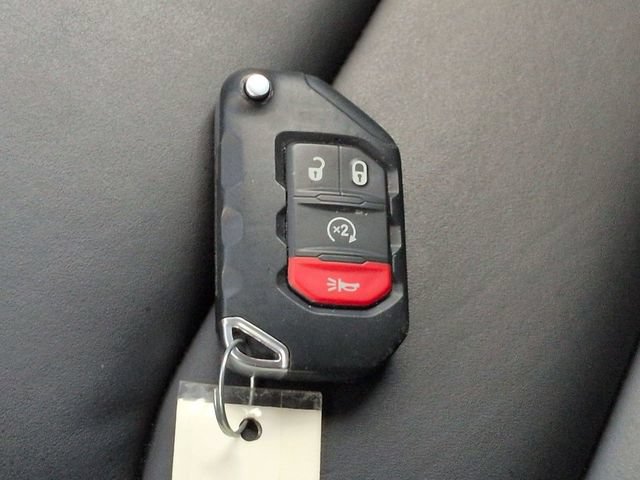 Used 2025 Jeep Wrangler Unlimited Rubicon AWD/4WD image 28