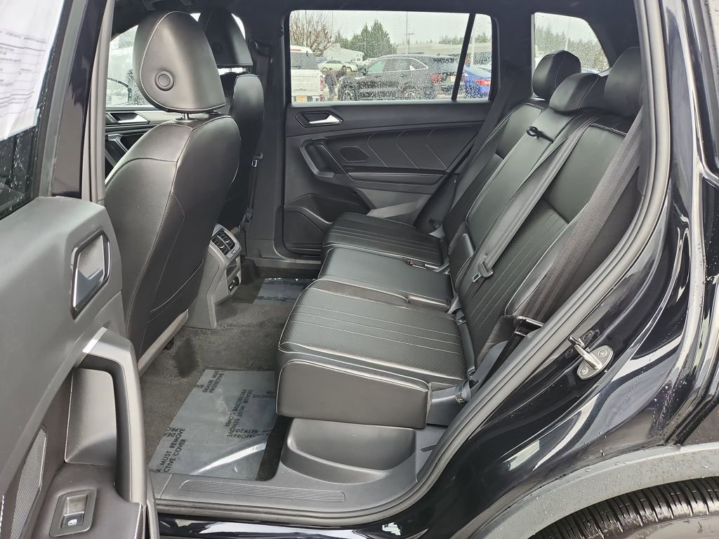 Used 2024 Volkswagen Tiguan SE R-Line image 9