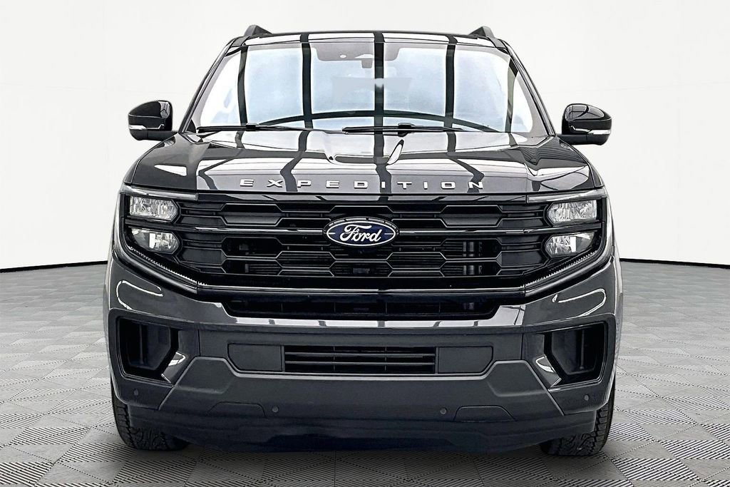 Certified 2025 Ford Expedition Active AWD/4WD image 3