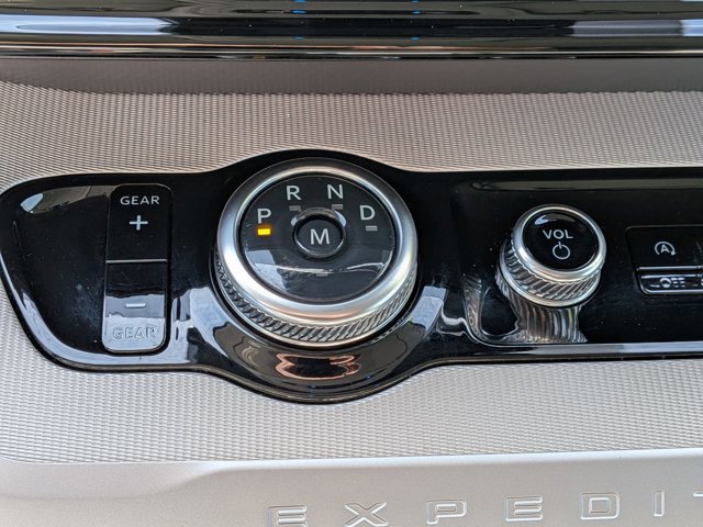 Certified 2025 Ford Expedition Active image 27