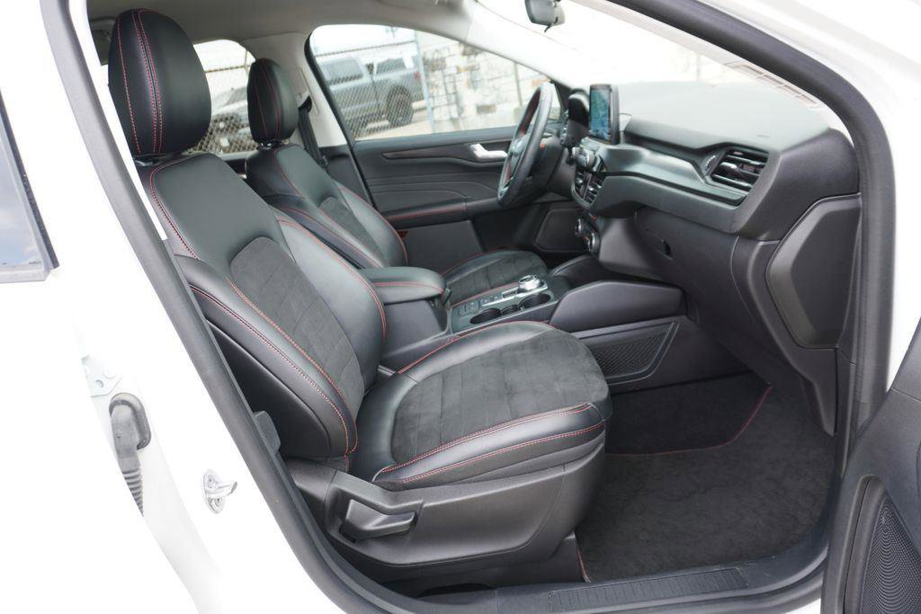Certified 2022 Ford Escape SEL w/ SEL Stealth AWD Package image 24