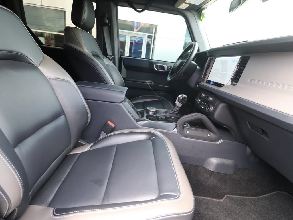 Certified 2025 Ford Bronco Outer Banks w/ Sasquatch Package AWD/4WD image 14