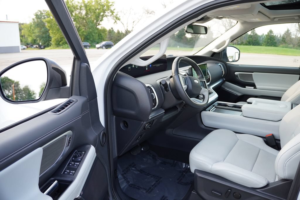 Certified 2025 Ford Expedition Max Platinum AWD/4WD image 15