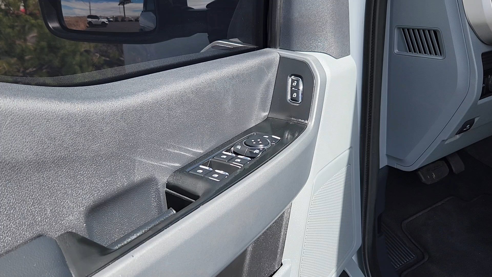 Certified 2024 Ford F250 XLT image 8