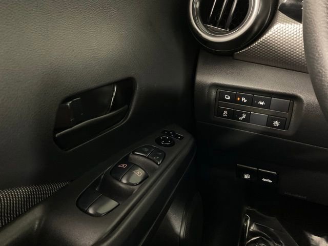 Used 2020 Nissan Kicks S image 19