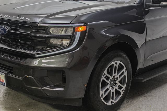 Certified 2025 Ford Expedition Active AWD/4WD image 4