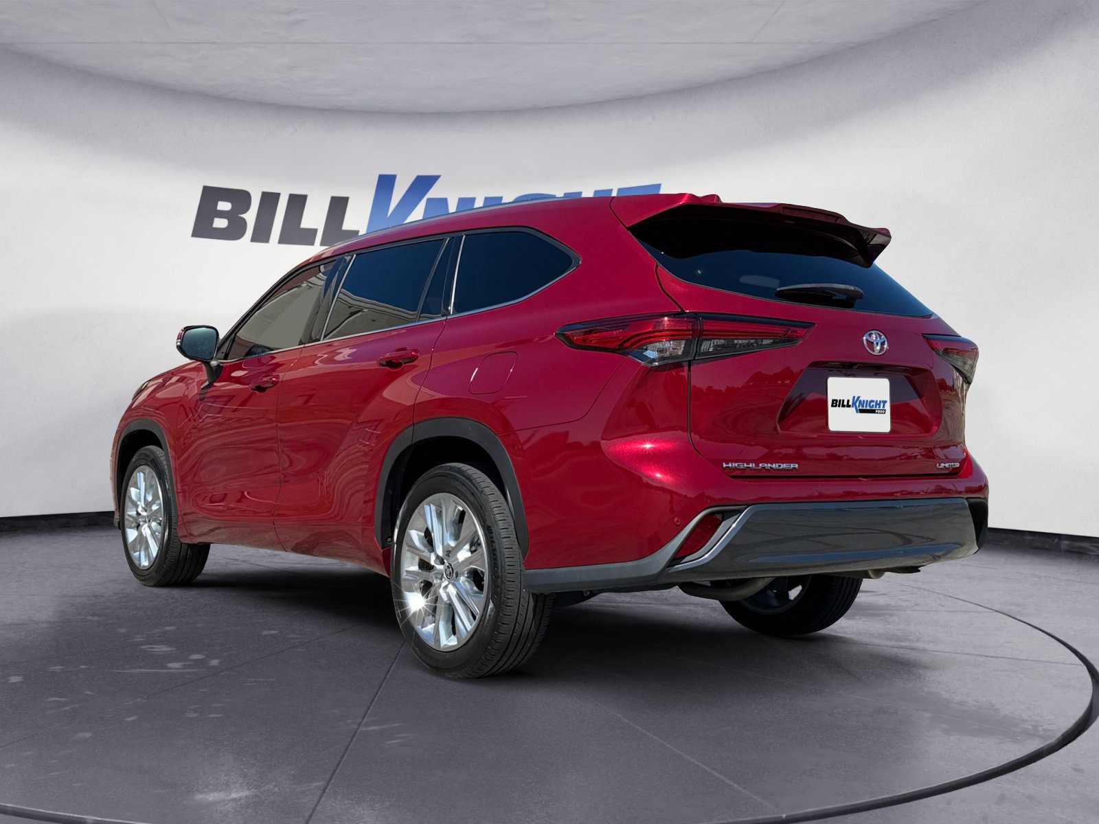 Used 2021 Toyota Highlander Limited FWD image 3