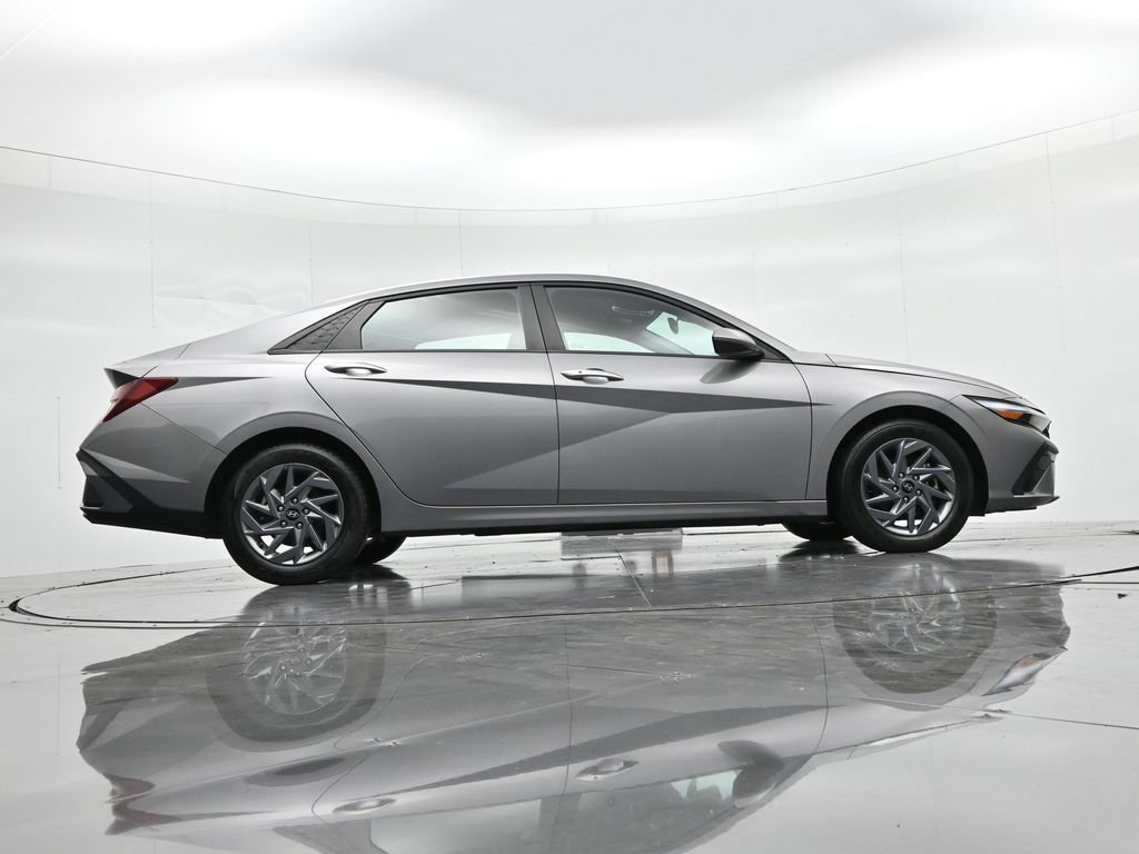 Used 2024 Hyundai Elantra SEL FWD image 23
