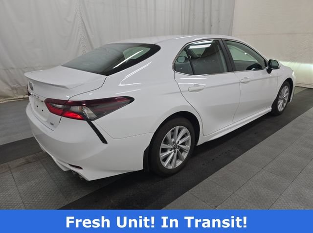 Used 2023 Toyota Camry SE FWD image 2