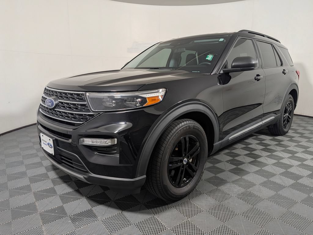 Certified 2022 Ford Explorer XLT w/ Equipment Group 202A RWD image 4
