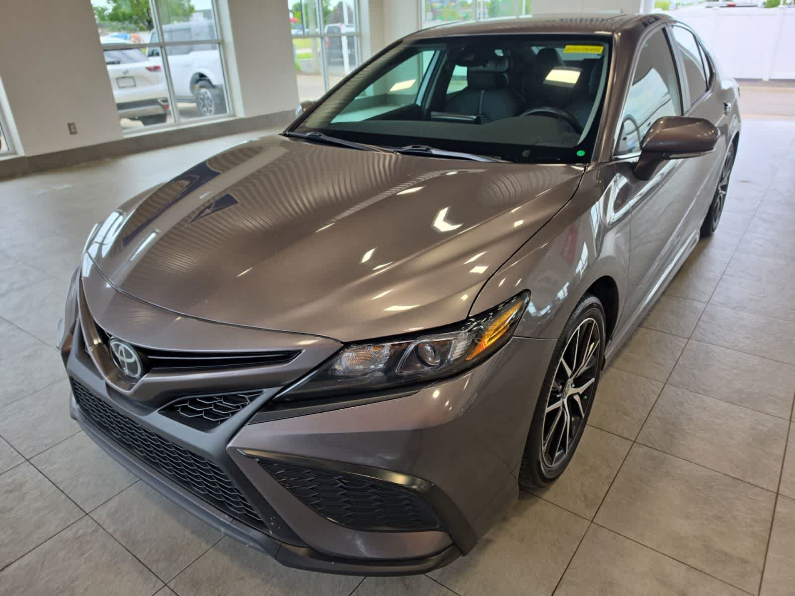 Used 2024 Toyota Camry SE AWD/4WD image 2