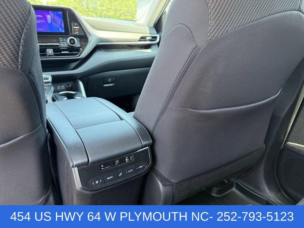 Used 2024 Toyota Highlander LE AWD/4WD image 20