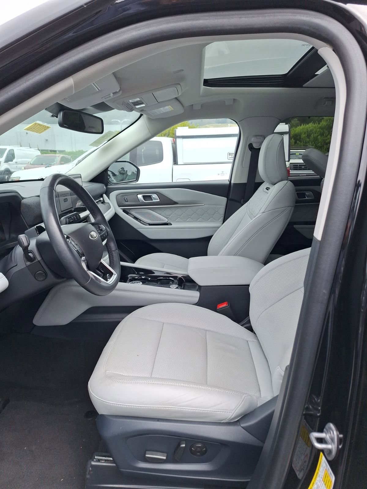 Certified 2025 Ford Explorer Platinum w/ Ultimate Package image 11